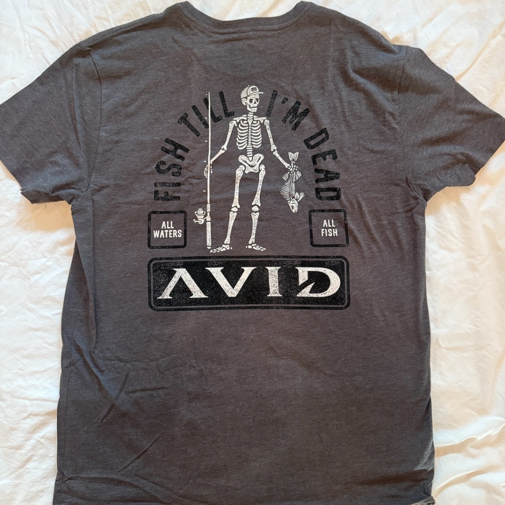 AVID FISHING T-SHIRT